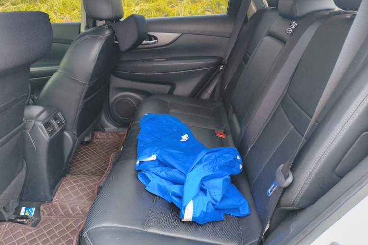 Used Nissan X-Trail 2014 2.0L CVT Comfort Edition 2WD Left Rear Seat