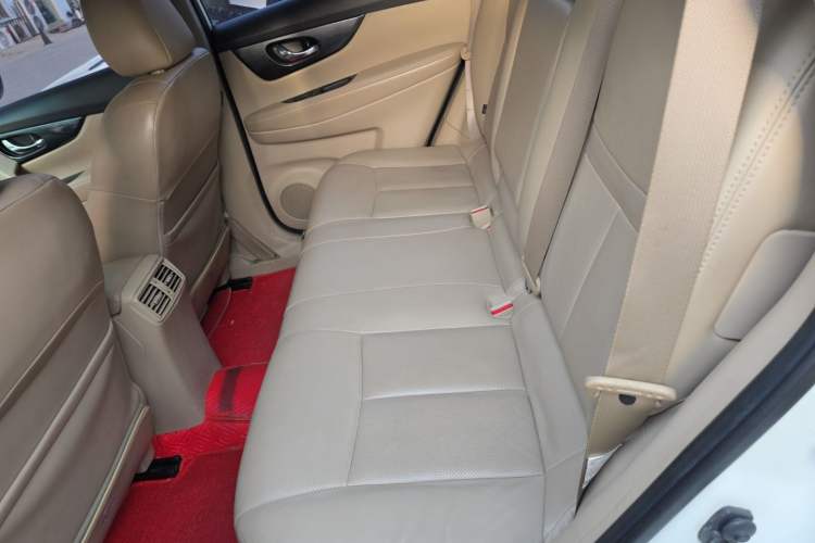 Used Nissan X-Trail 2014 2.5L CVT Leading Edition 4WD Left Rear Seat