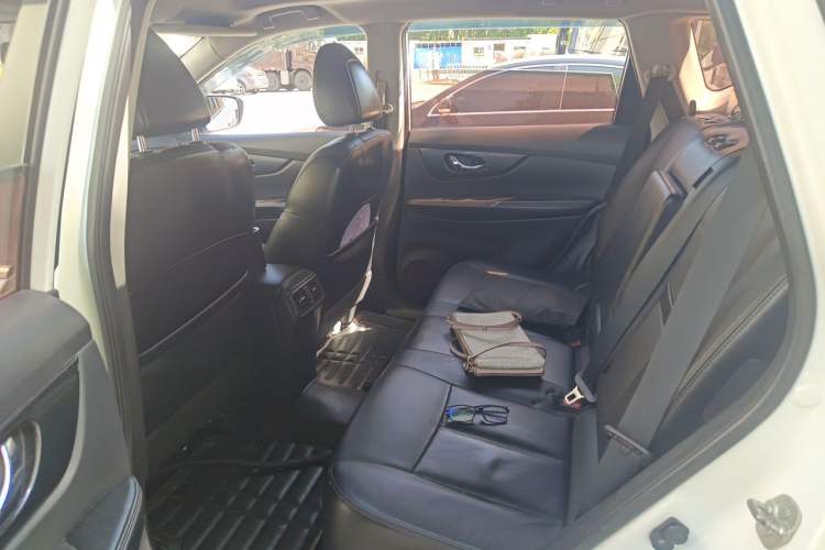 Used Nissan X-Trail 2014 2.5L CVT Leading Edition 4WD Left Rear Seat