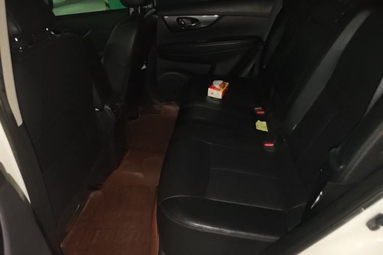 Used Nissan X-Trail 2014 2.5L CVT Leading Edition 4WD Left Rear Seat
