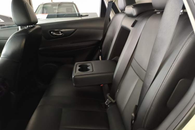 Used Nissan X-Trail 2014 2.5L CVT Luxury Edition 4WD Left Rear Seat