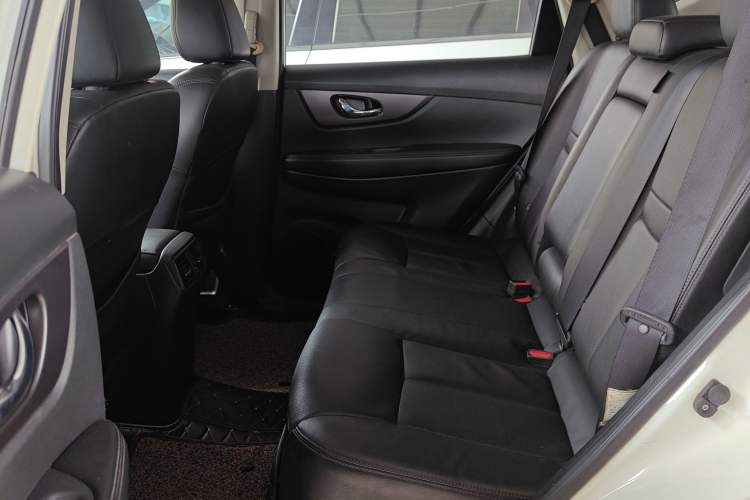 Used Nissan X-Trail 2014 2.0L CVT Comfort Edition 2WD Left Rear Seat