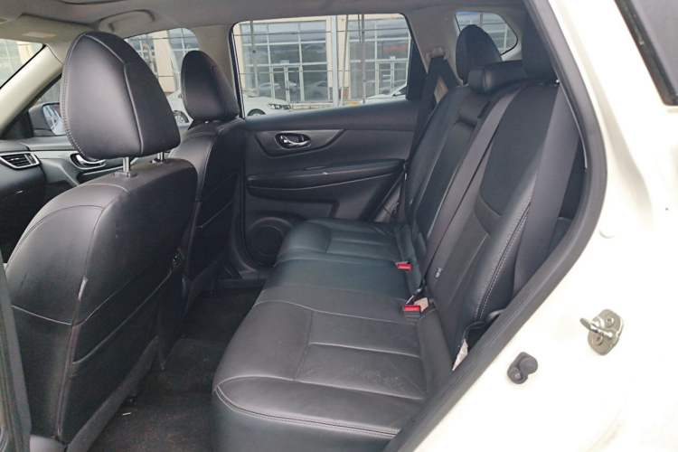 Used Nissan X-Trail 2014 2.5L CVT Leading Edition 4WD Left Rear Seat