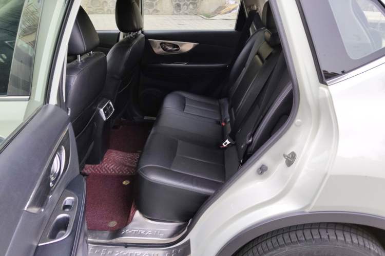 Used Nissan X-Trail 2014 2.5L CVT Luxury Edition 4WD Left Rear Seat