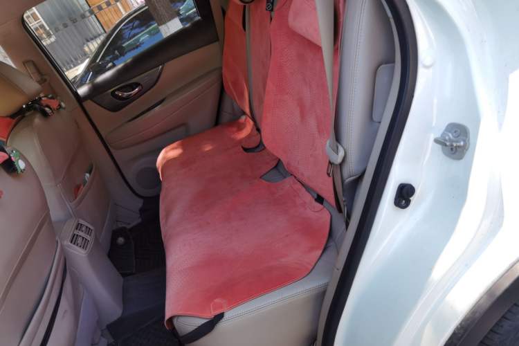 Used Nissan X-Trail 2014 2.5L CVT Leading Edition 4WD Left Rear Seat