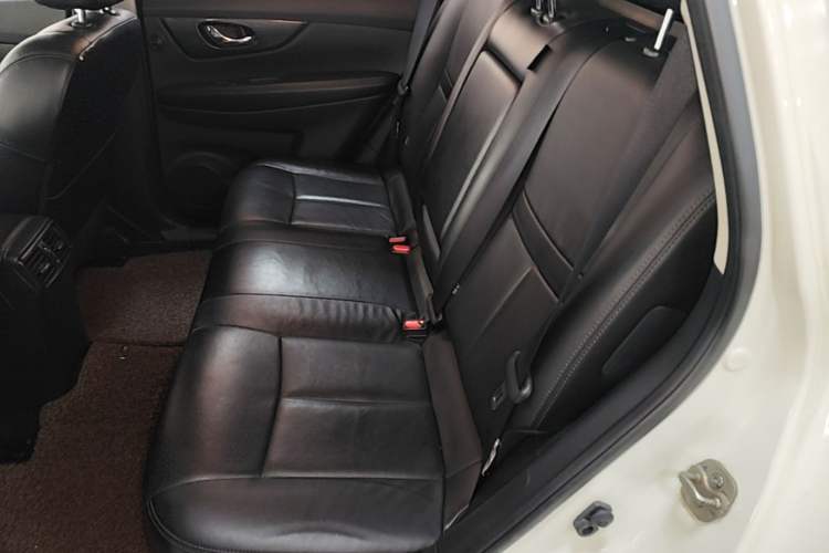 Used Nissan X-Trail 2014 2.5L CVT Luxury Edition 4WD Left Rear Seat
