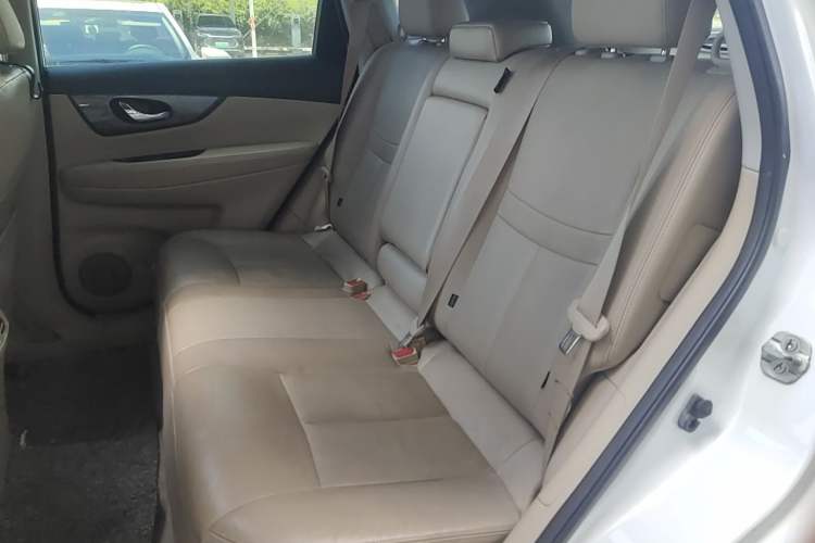 Used Nissan X-Trail 2014 2.5L CVT Luxury Edition 4WD Left Rear Seat