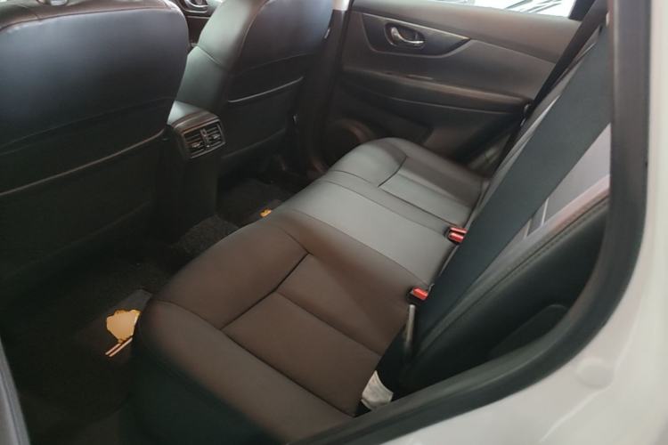 Used Nissan X-Trail 2014 2.5L CVT Leading Edition 4WD Left Rear Seat