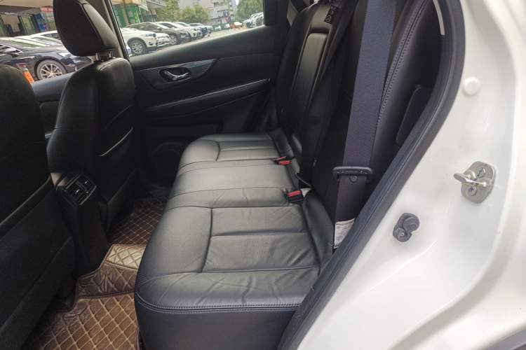 Used Nissan X-Trail 2014 2.5L CVT Luxury Edition 4WD Left Rear Seat