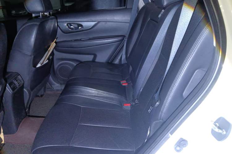 Used Nissan X-Trail 2014 2.5L CVT Luxury Edition 4WD Left Rear Seat