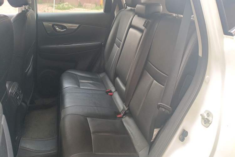 Used Nissan X-Trail 2014 2.5L CVT Luxury Edition 4WD Left Rear Seat