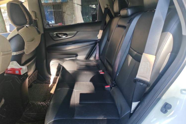 Used Nissan X-Trail 2014 2.5L CVT Leading Edition 4WD Left Rear Seat