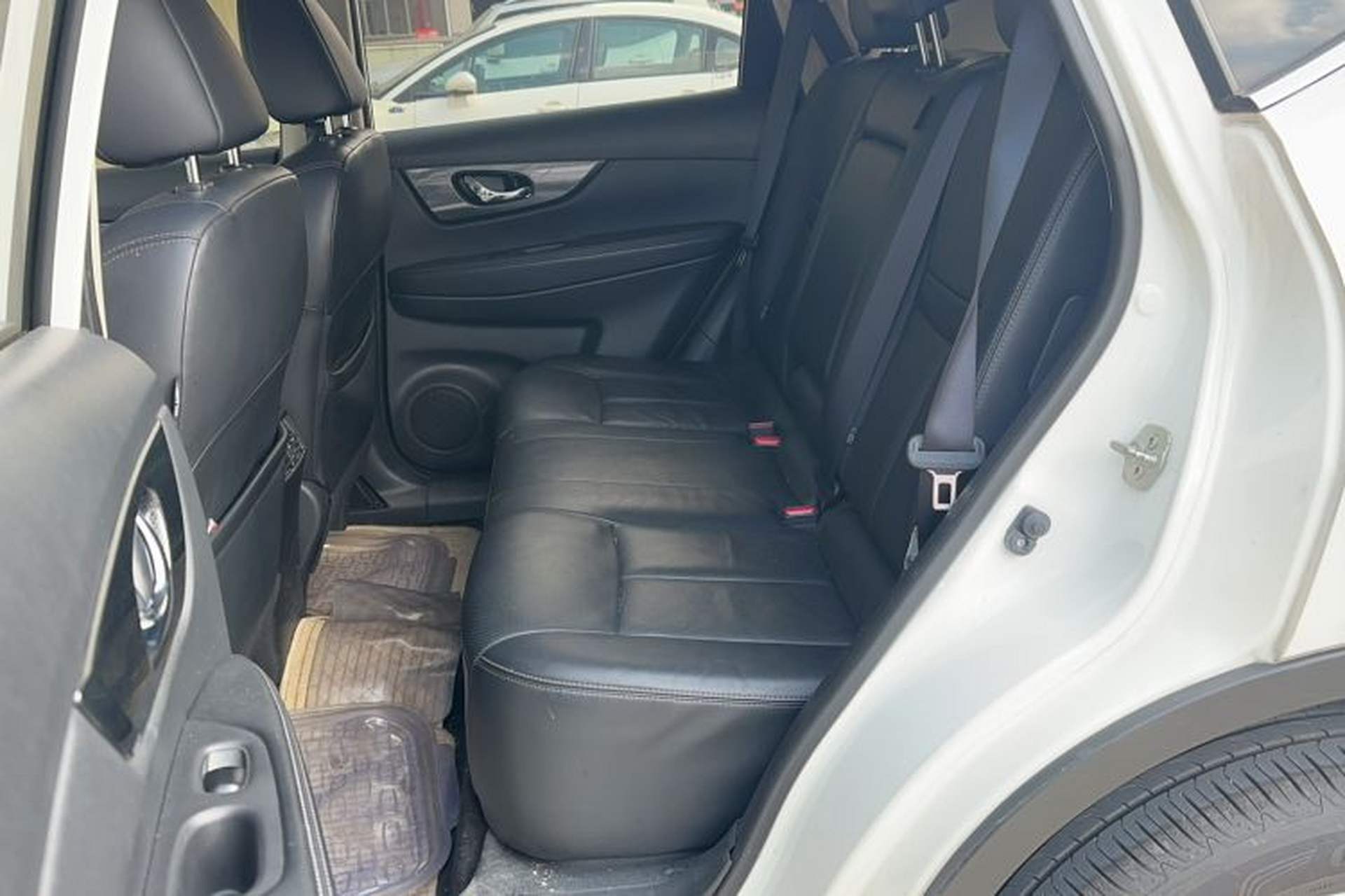 Used Nissan X-Trail 2014 2.5L CVT Leading Edition 4WD Left Rear Seat