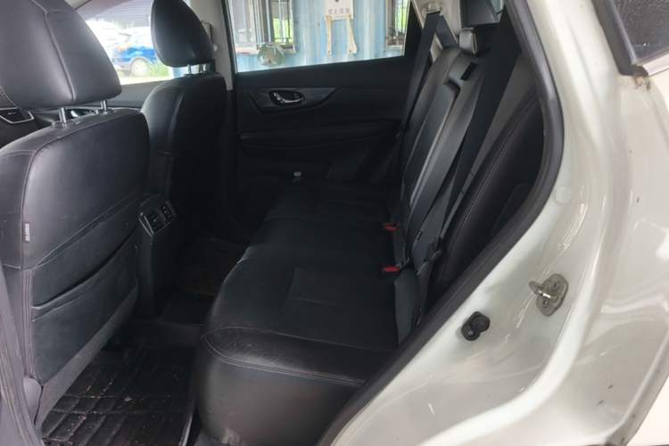 Used Nissan X-Trail 2014 2.5L CVT Luxury Edition 4WD Left Rear Seat