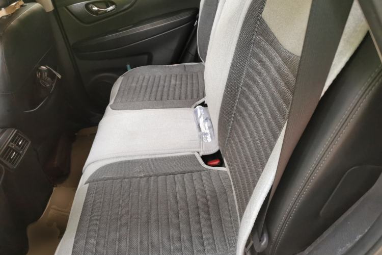 Used Nissan X-Trail 2014 2.5L CVT Leading Edition 4WD Left Rear Seat