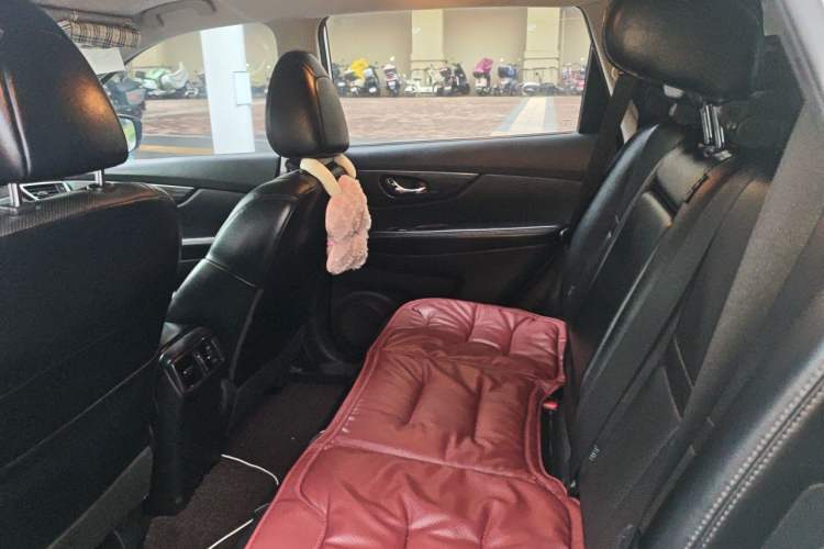 Used Nissan X-Trail 2014 2.5L CVT Luxury Edition 4WD Left Rear Seat