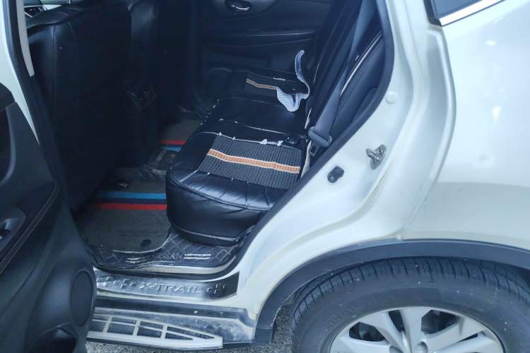 Used Nissan X-Trail 2014 2.0L CVT Comfort Edition 2WD Left Rear Seat