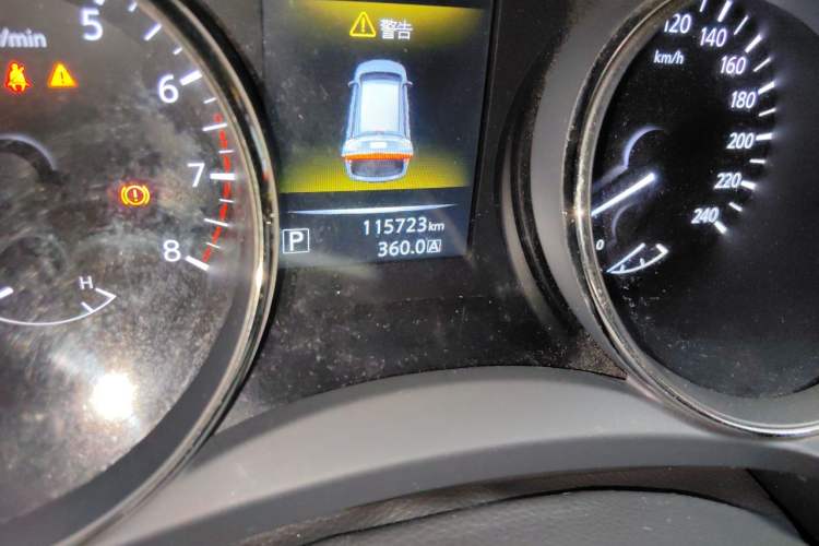 Used Nissan X-Trail 2014 2.5L CVT Luxury Edition 4WD Odometer Close Up
