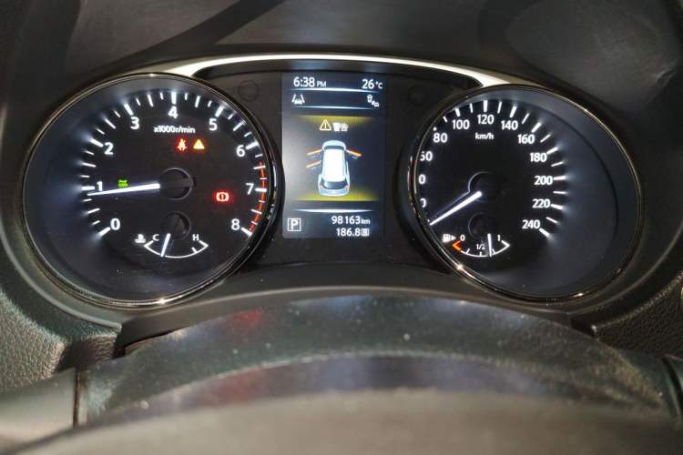 Used Nissan X-Trail 2014 2.5L CVT Luxury Edition 4WD Odometer Close Up