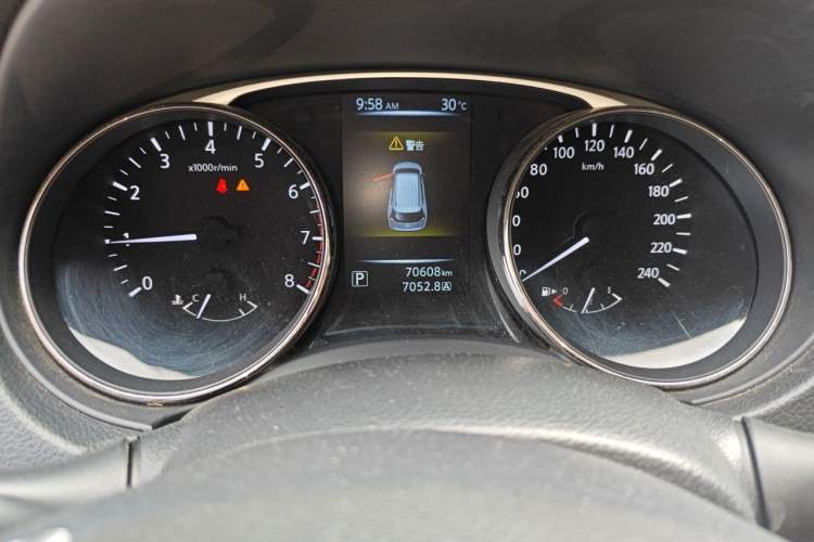 Used Nissan X-Trail 2014 2.0L CVT Comfort Edition 2WD Odometer Close Up
