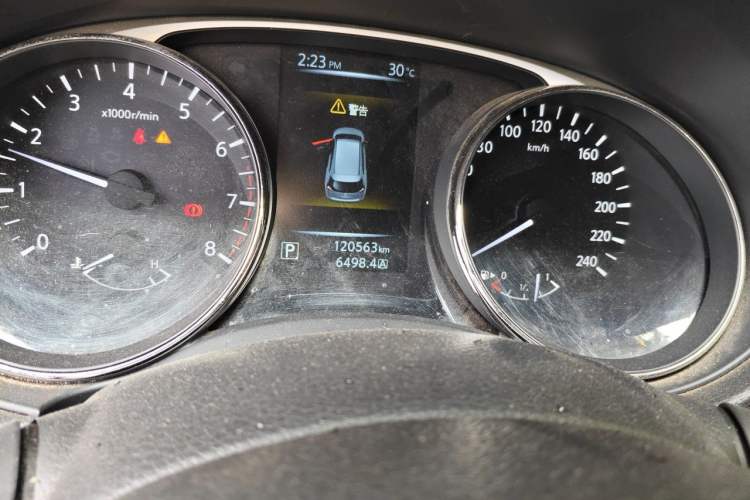 Used Nissan X-Trail 2014 2.0L CVT Comfort Edition 2WD Odometer Close Up