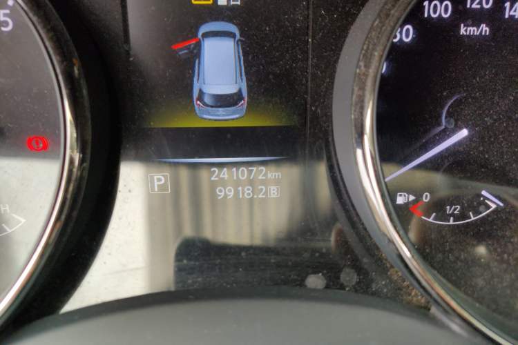 Used Nissan X-Trail 2014 2.0L CVT Comfort Edition 2WD Odometer Close Up