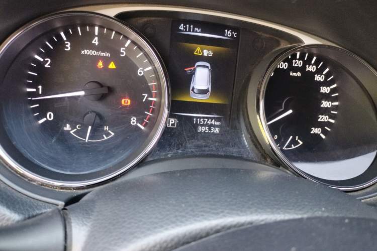 Used Nissan X-Trail 2014 2.0L CVT Comfort Edition 2WD Odometer Close Up