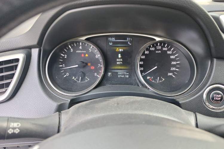 Used Nissan X-Trail 2014 2.5L CVT Luxury Edition 4WD Odometer Close Up