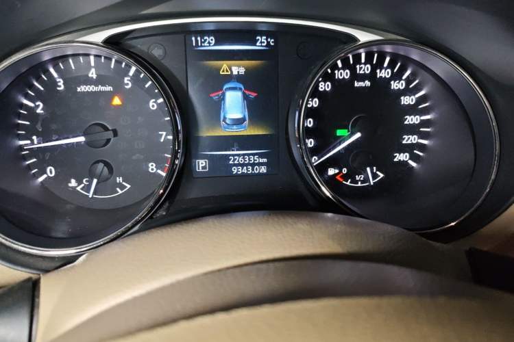 Used Nissan X-Trail 2014 2.0L CVT Comfort Edition 2WD Odometer Close Up