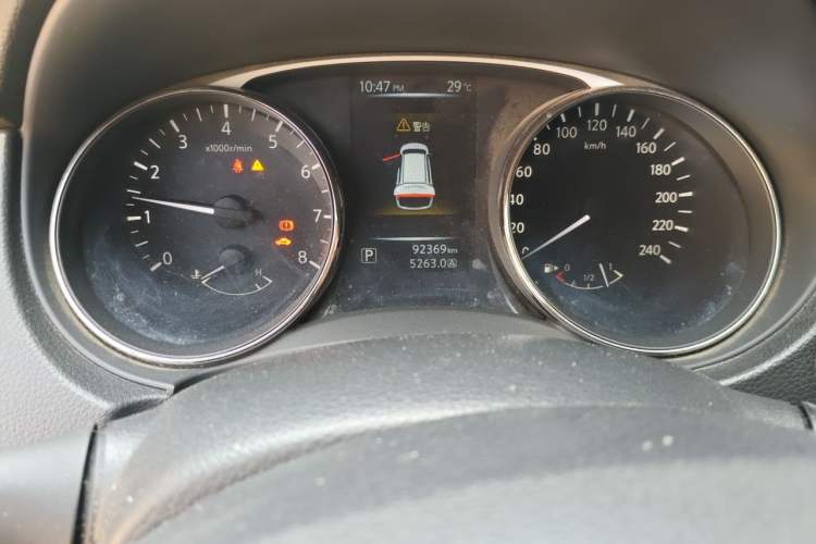 Used Nissan X-Trail 2014 2.0L CVT Comfort Edition 2WD Odometer Close Up