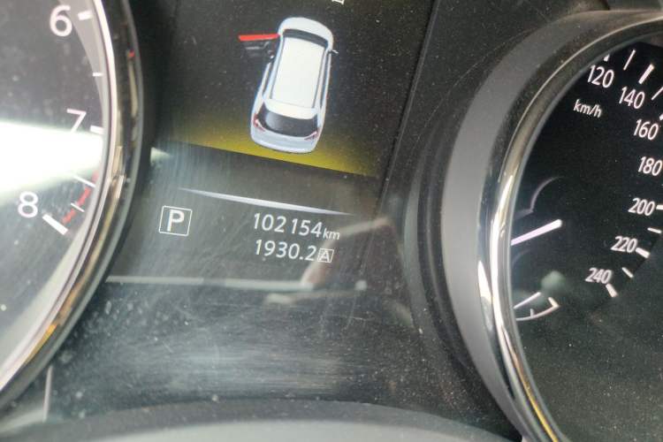 Used Nissan X-Trail 2014 2.0L CVT Comfort Edition 2WD Odometer Close Up