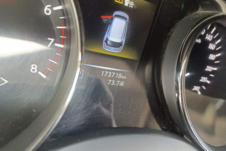 Used Nissan X-Trail 2014 2.5L CVT Leading Edition 4WD Odometer Close Up