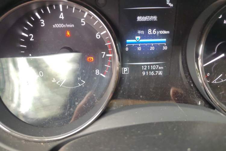 Used Nissan X-Trail 2014 2.5L CVT Luxury Edition 4WD Odometer Close Up