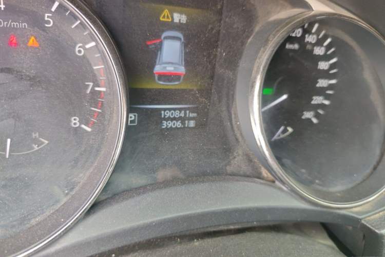 Used Nissan X-Trail 2014 2.0L CVT Comfort Edition 2WD Odometer Close Up