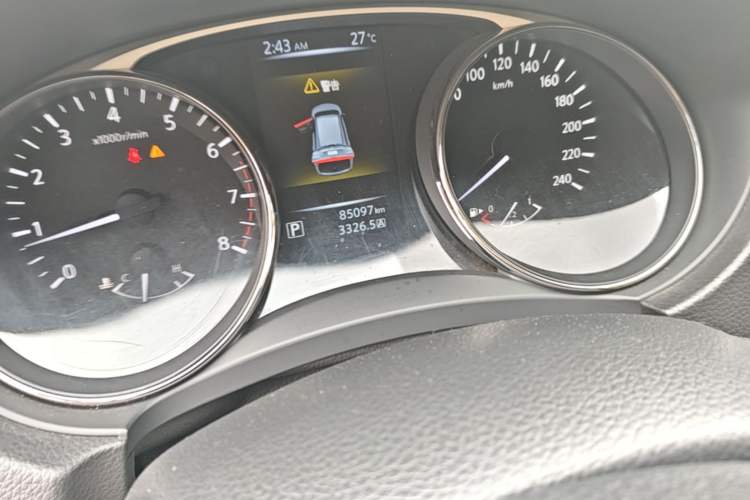 Used Nissan X-Trail 2014 2.0L CVT Comfort Edition 2WD Odometer Close Up