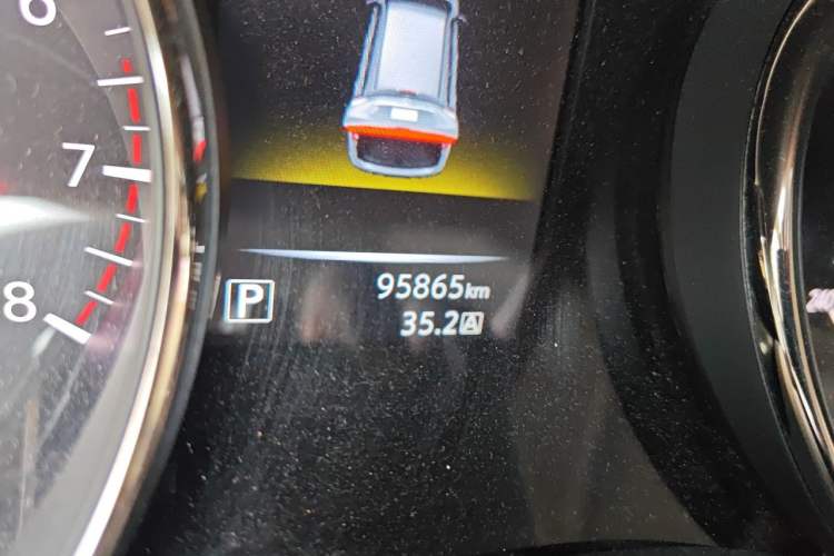 Used Nissan X-Trail 2014 2.0L CVT Comfort Edition 2WD Odometer Close Up
