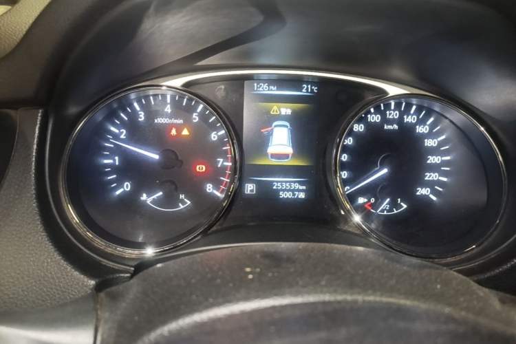 Used Nissan X-Trail 2014 2.0L CVT Comfort Edition 2WD Odometer Close Up