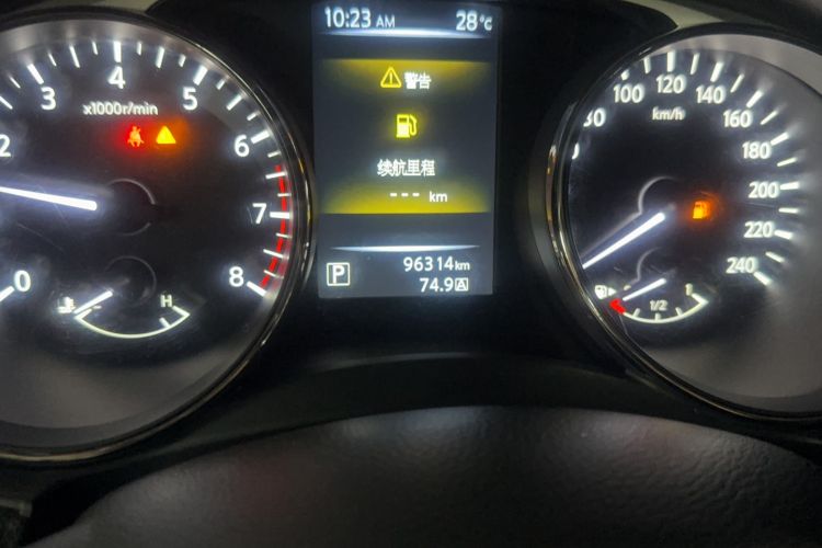 Used Nissan X-Trail 2014 2.0L CVT Comfort Edition 2WD Odometer Close Up