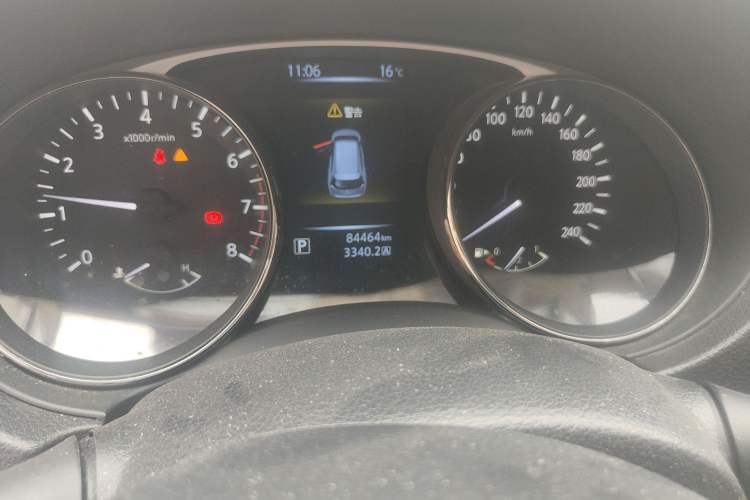 Used Nissan X-Trail 2014 2.0L CVT Comfort Edition 2WD Odometer Close Up