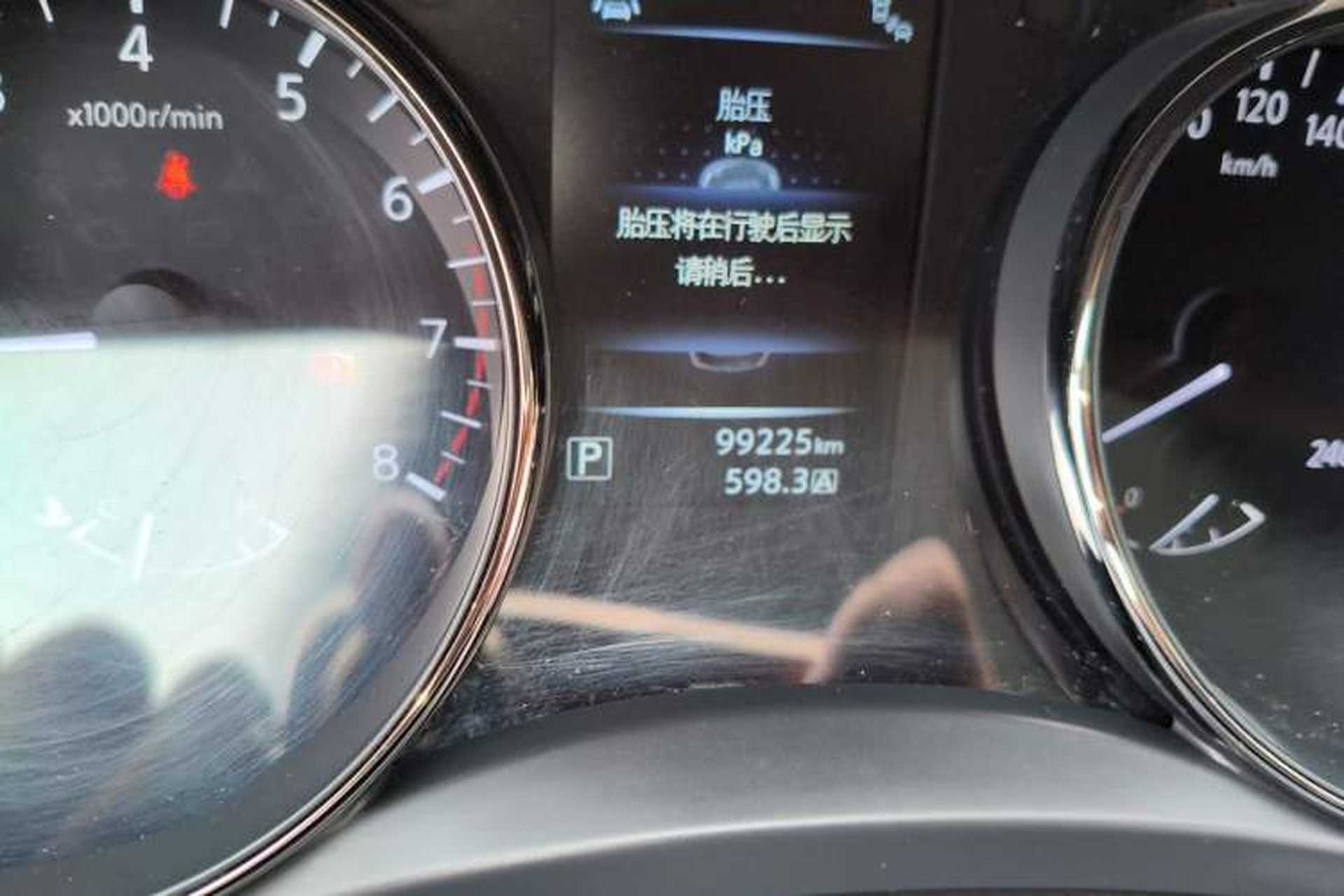 Used Nissan X-Trail 2014 2.5L CVT Luxury Edition 4WD Odometer Close Up