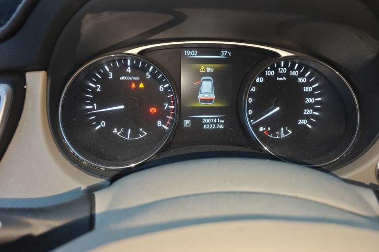 Used Nissan X-Trail 2014 2.0L CVT Comfort Edition 2WD Odometer Close Up