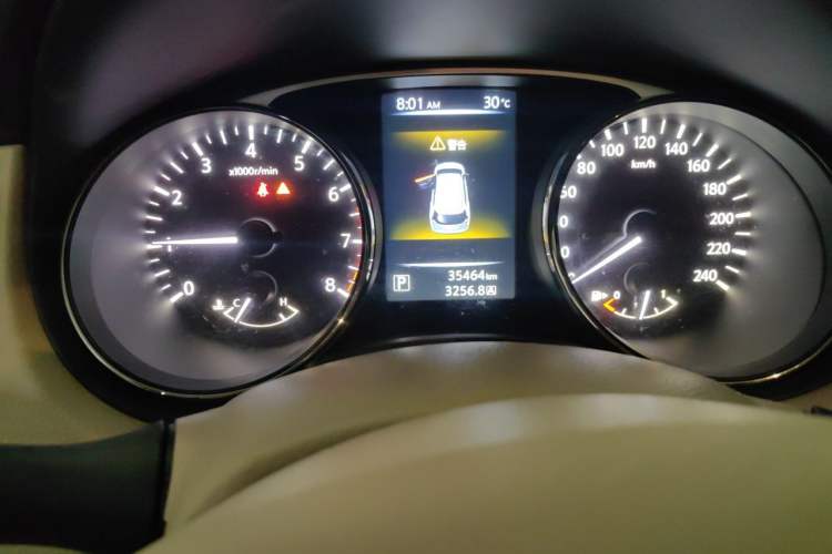 Used Nissan X-Trail 2014 2.0L CVT Comfort Edition 2WD Odometer Close Up