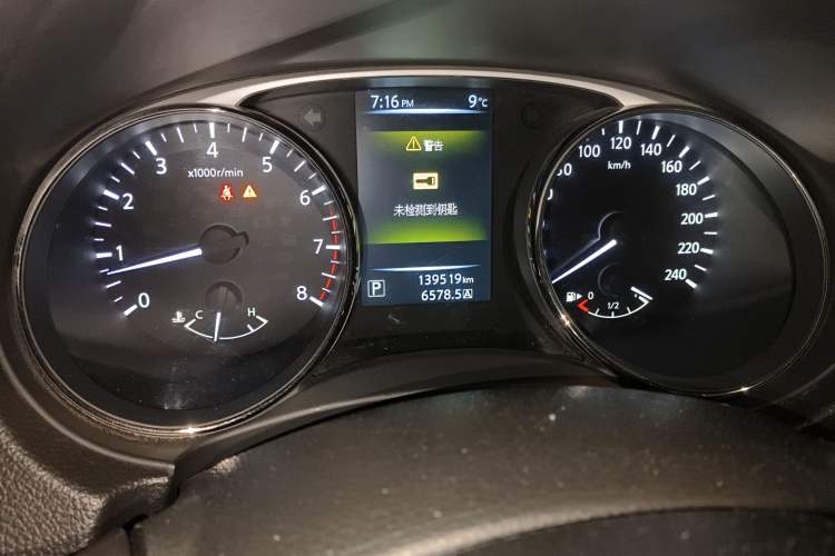 Used Nissan X-Trail 2014 2.0L CVT Comfort Edition 2WD Odometer Close Up