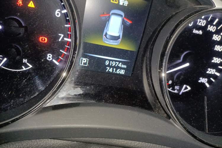 Used Nissan X-Trail 2014 2.0L CVT Comfort Edition 2WD Odometer Close Up