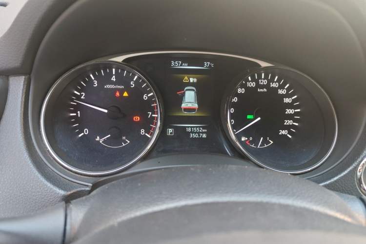 Used Nissan X-Trail 2014 2.0L CVT Comfort Edition 2WD Odometer Close Up