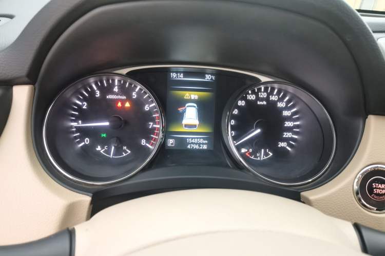 Used Nissan X-Trail 2014 2.5L CVT Ultimate Edition 4WD Odometer Close Up