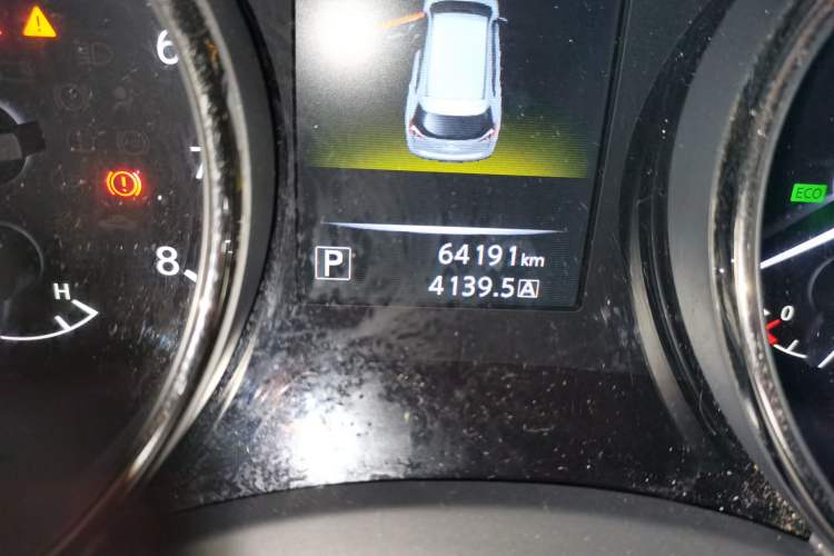 Used Nissan X-Trail 2014 2.0L CVT Comfort Edition 2WD Odometer Close Up