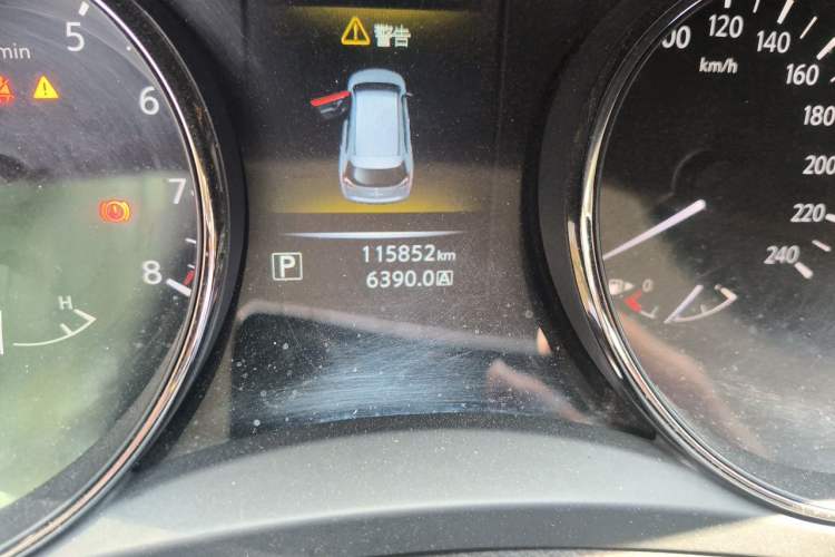 Used Nissan X-Trail 2014 2.5L CVT Luxury Edition 4WD Odometer Close Up
