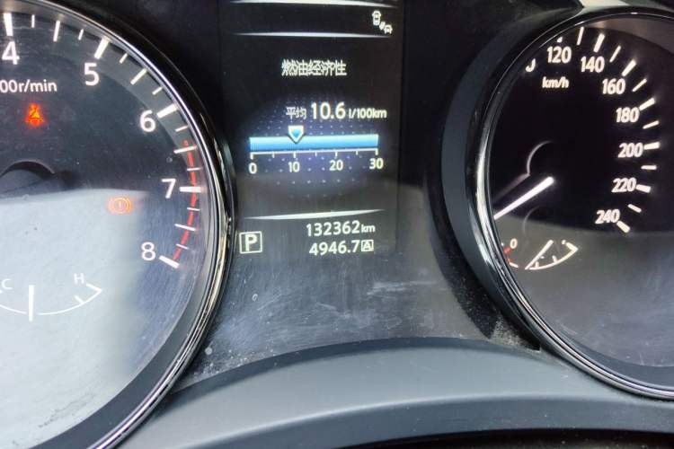Used Nissan X-Trail 2014 2.5L CVT Luxury Edition 4WD Odometer Close Up