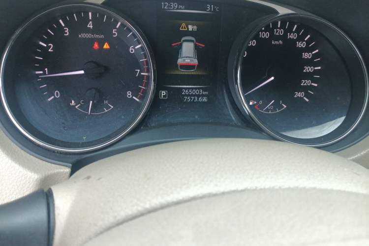 Used Nissan X-Trail 2014 2.0L CVT Smart Edition 2WD Odometer Close Up
